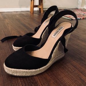🌴STEVE MADDEN WRAP AROUND WEDGE🌴